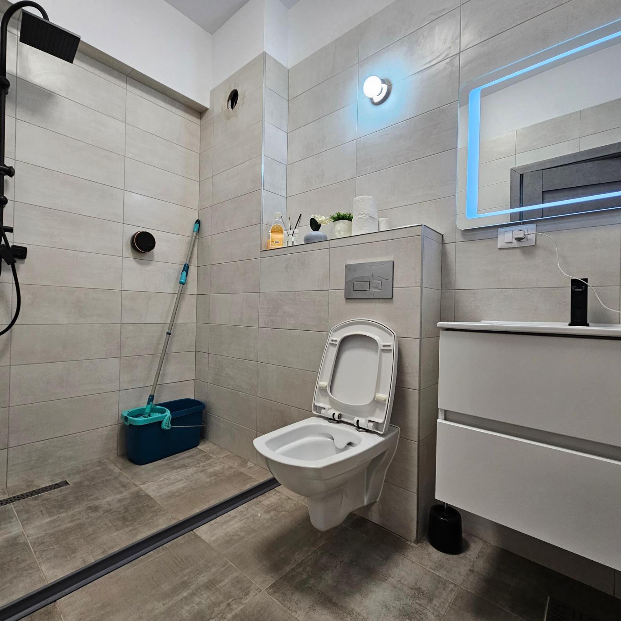 Apartament Dem Radulescu Langa Strand Râmnicu Vâlcea Extérieur photo